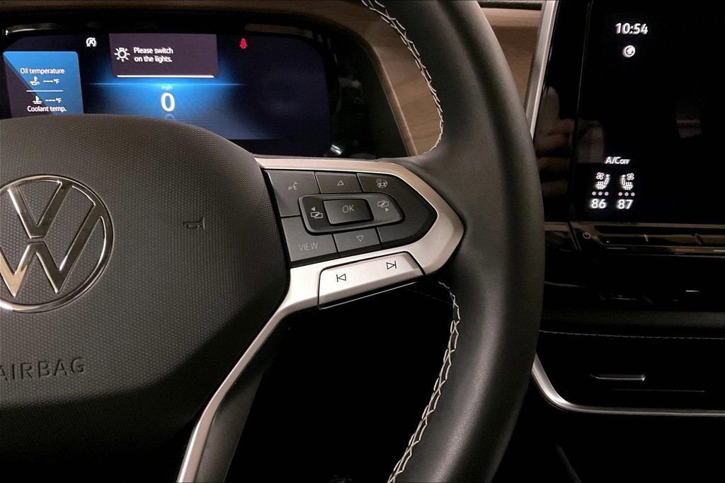 Used 2025 Volkswagen Atlas SE image 18