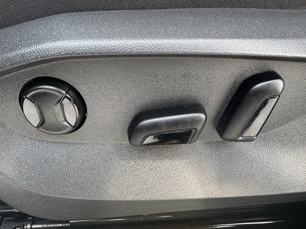 Used 2023 Volkswagen Taos SE w/ Panoramic Sunroof Package image 29