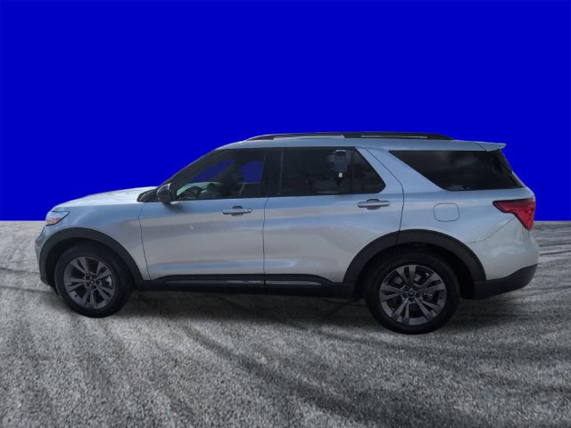 Certified 2024 Ford Explorer XLT w/ Equipment Group 202A RWD image 7