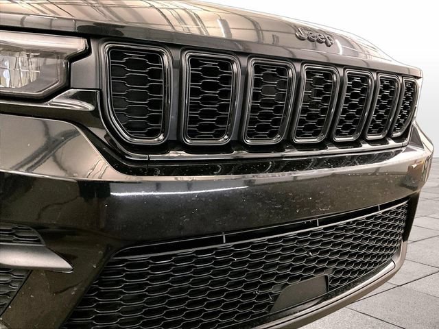 Used 2023 Jeep Grand Cherokee Altitude AWD/4WD image 29