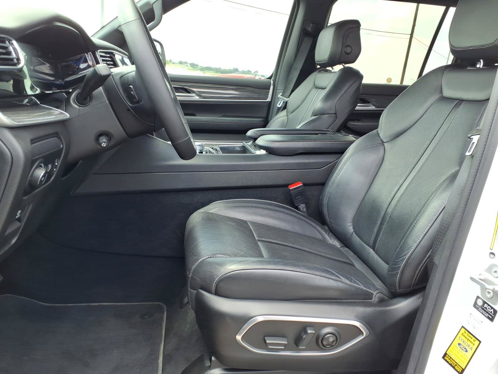 Used 2022 Jeep Wagoneer Series III AWD/4WD image 9