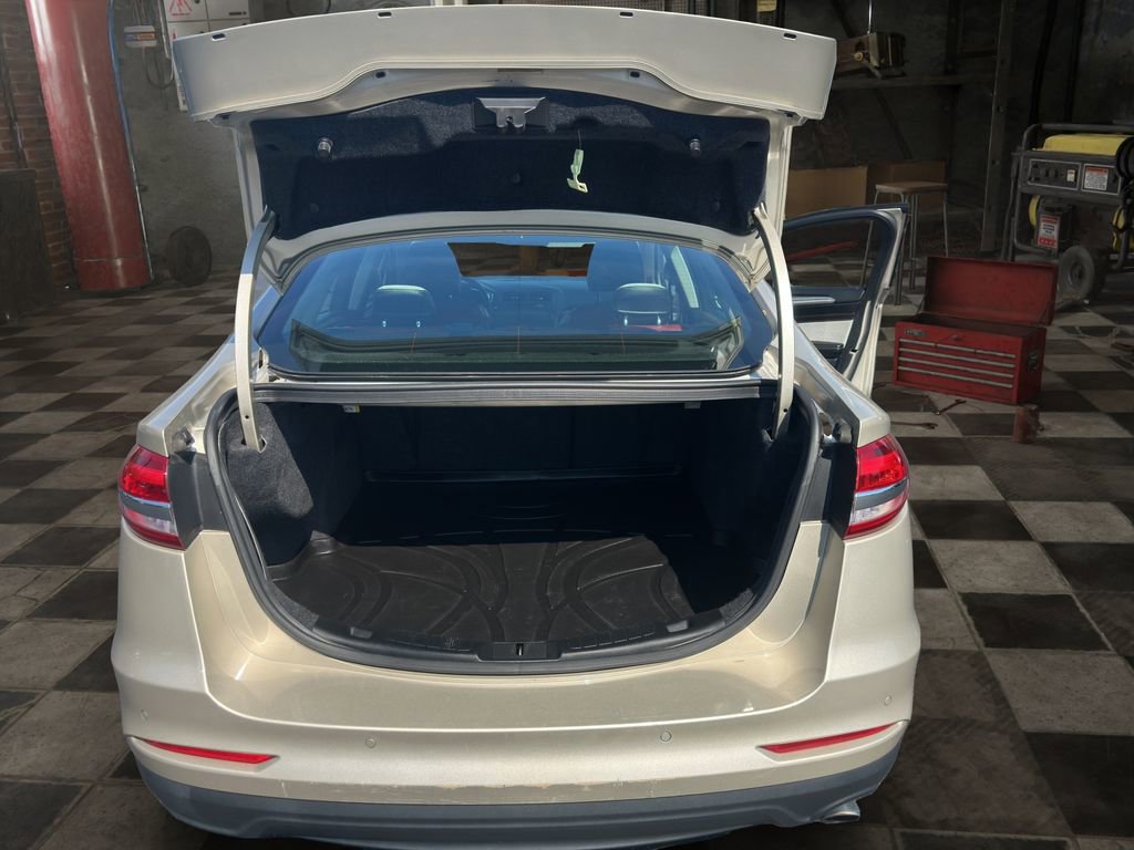 Certified 2019 Ford Fusion SE w/ Equipment Group 151A image 9