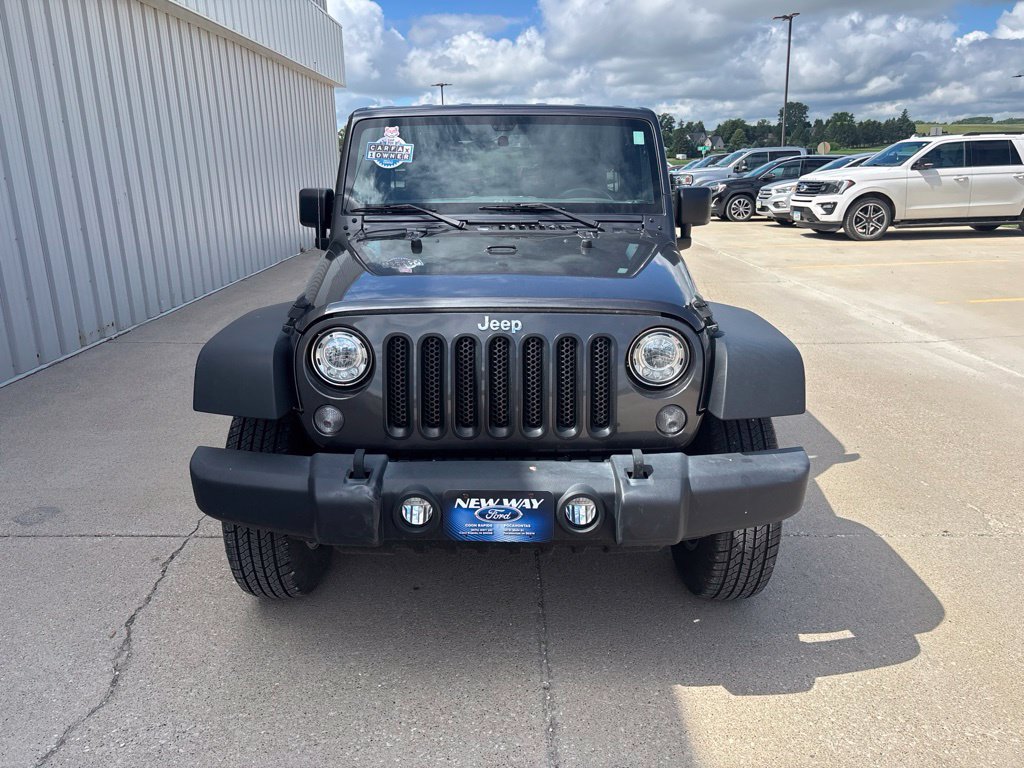 Used 2017 Jeep Wrangler Unlimited Rubicon w/ Max Tow Package AWD/4WD image 2