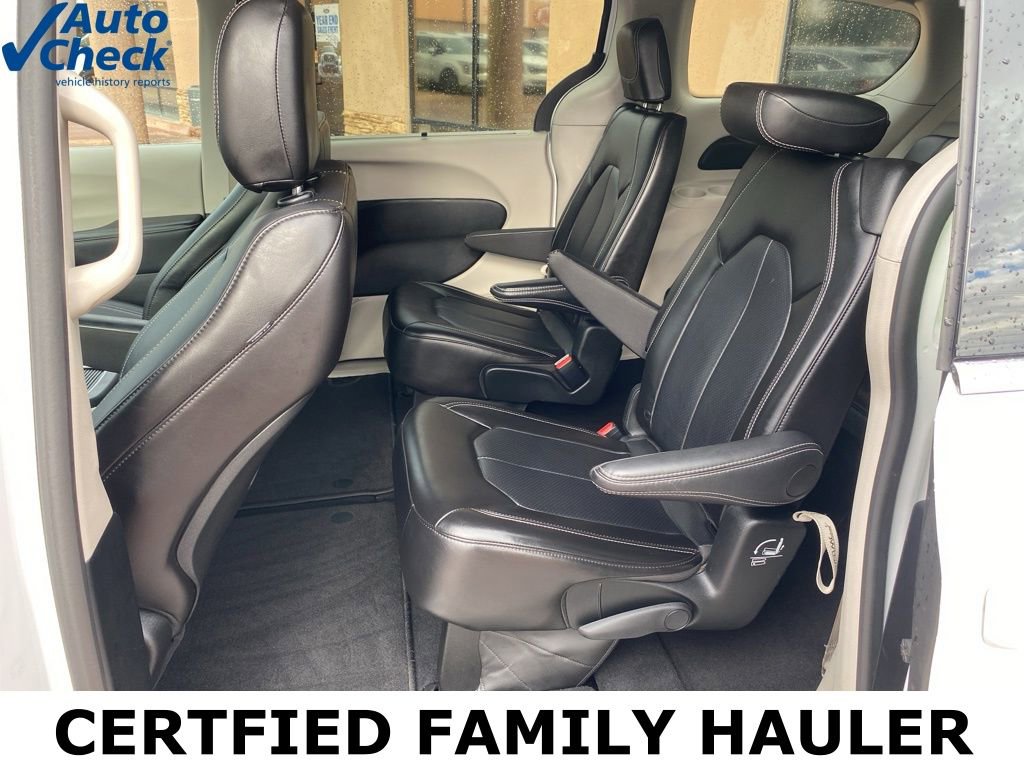 Used 2024 Chrysler Pacifica Touring-L image 17
