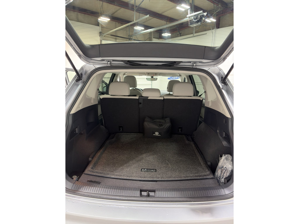 Used 2021 Volkswagen Tiguan SE AWD/4WD image 23