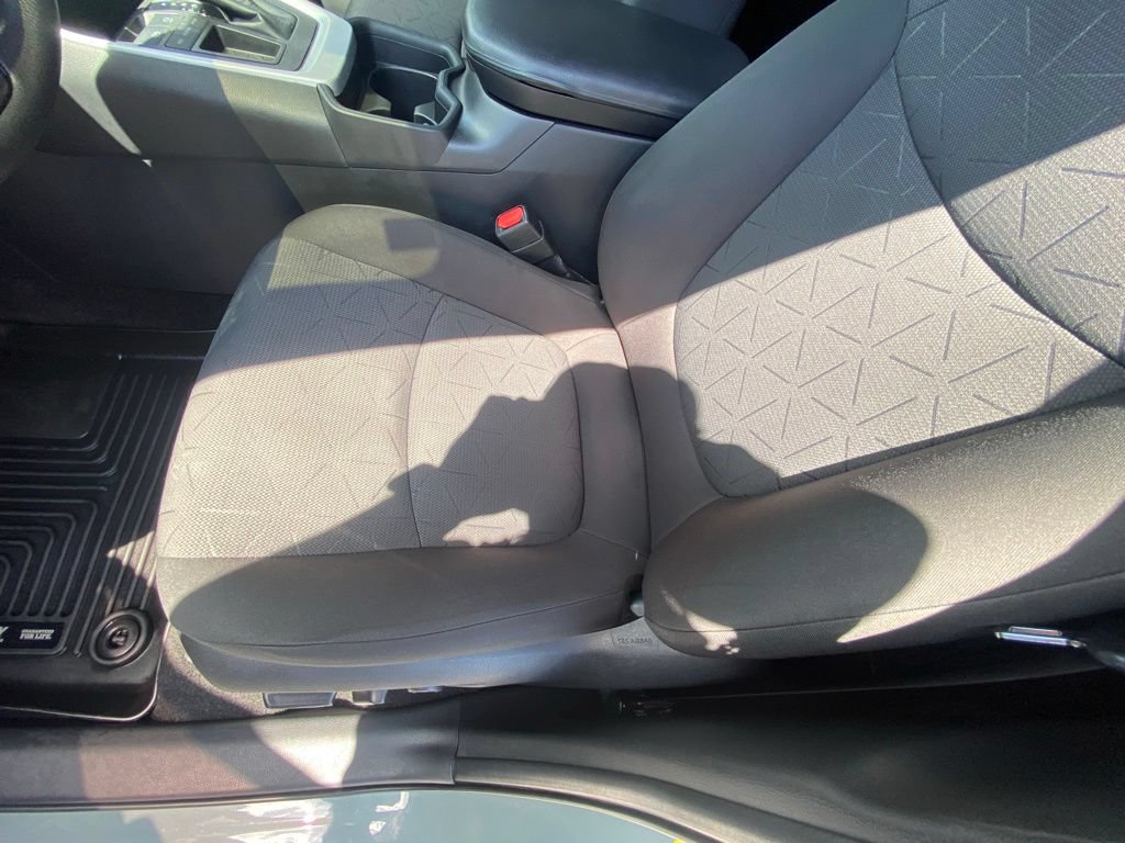 Used 2020 Toyota RAV4 XLE FWD image 22