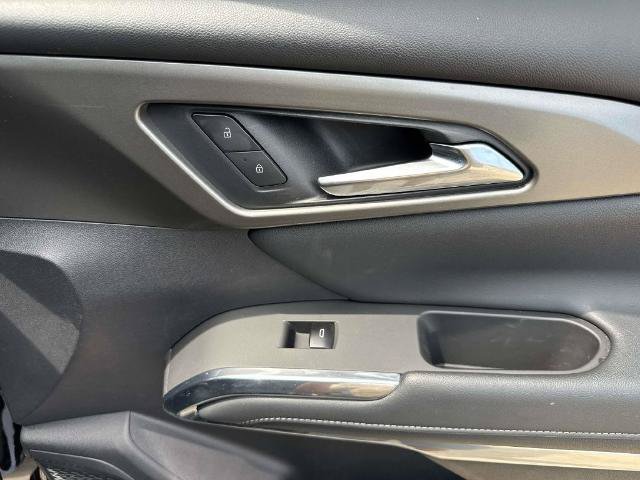 Used 2025 Chevrolet Traverse LT FWD image 14