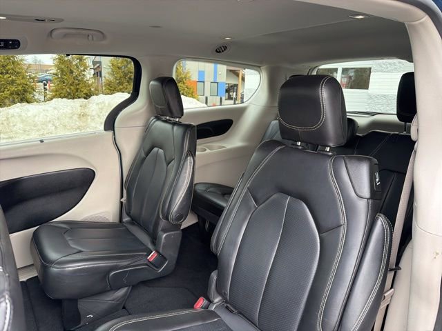 Used 2023 Chrysler Pacifica Touring-L FWD image 21