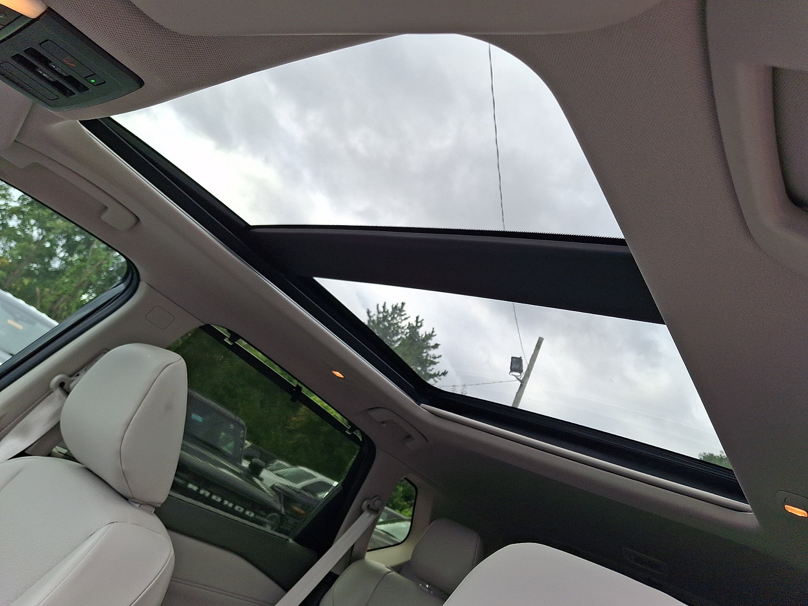 Used 2025 Nissan Rogue SV w/ SV Premium Package FWD image 21