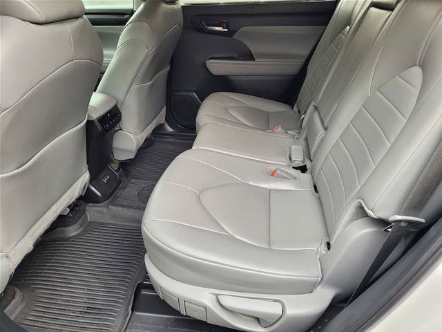 Used 2024 Toyota Highlander XLE AWD/4WD image 20
