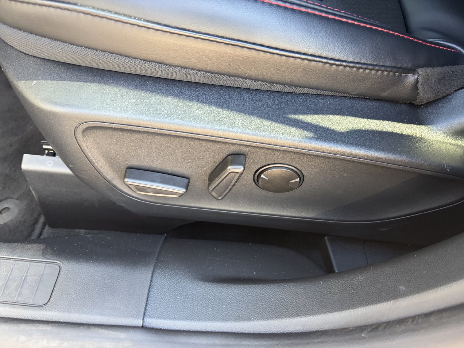 Certified 2025 Ford Escape ST-Line w/ Tech Pack #1 FWD image 26