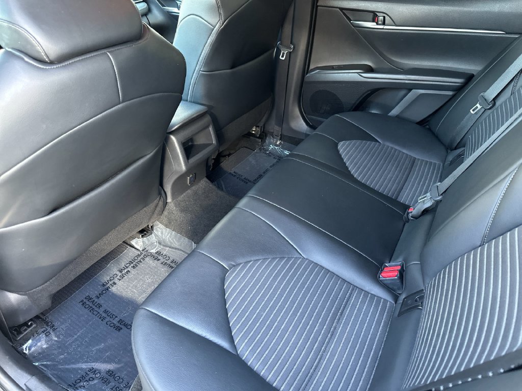 Used 2022 Toyota Camry SE w/ Carpet Mat Package (TMS) FWD image 11
