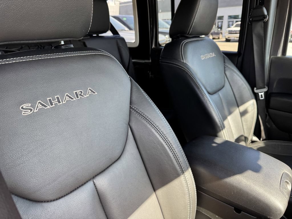 Used 2018 Jeep Wrangler Unlimited Sahara w/ Connectivity Group AWD/4WD image 9