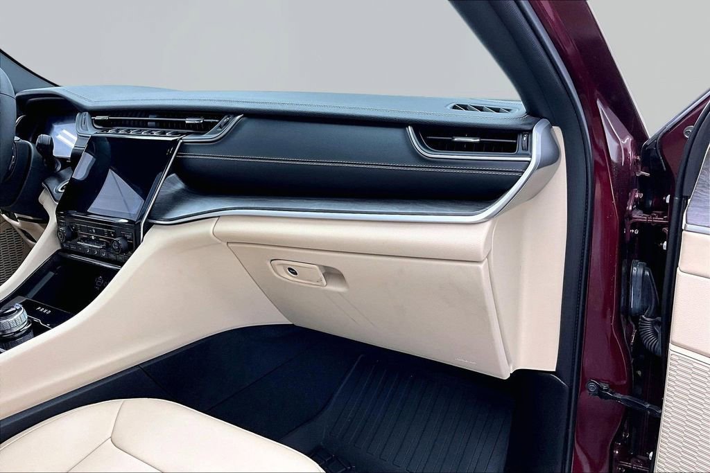 Used 2024 Jeep Grand Cherokee Limited AWD/4WD image 17