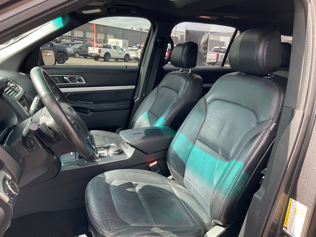 Certified 2017 Ford Explorer XLT w/ Equipment Group 202A image 18