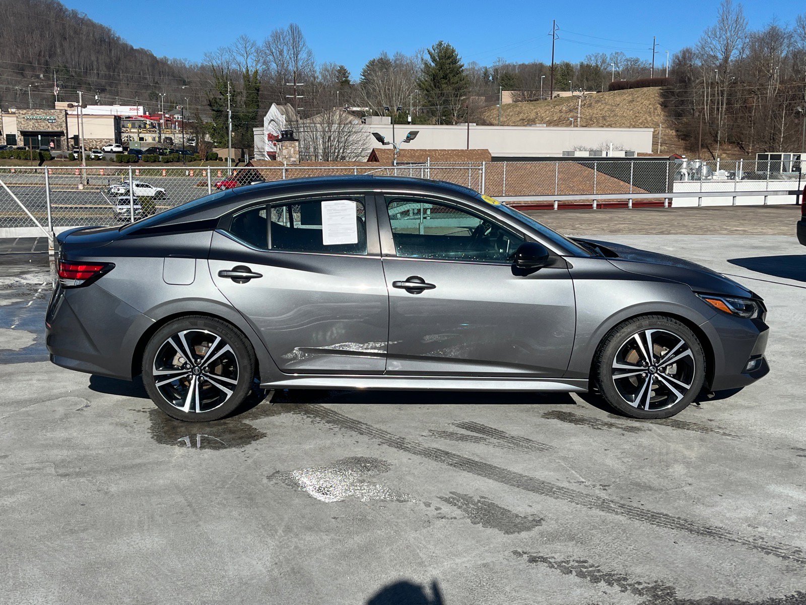 Used 2023 Nissan Sentra SR w/ SR Premium Package image 2