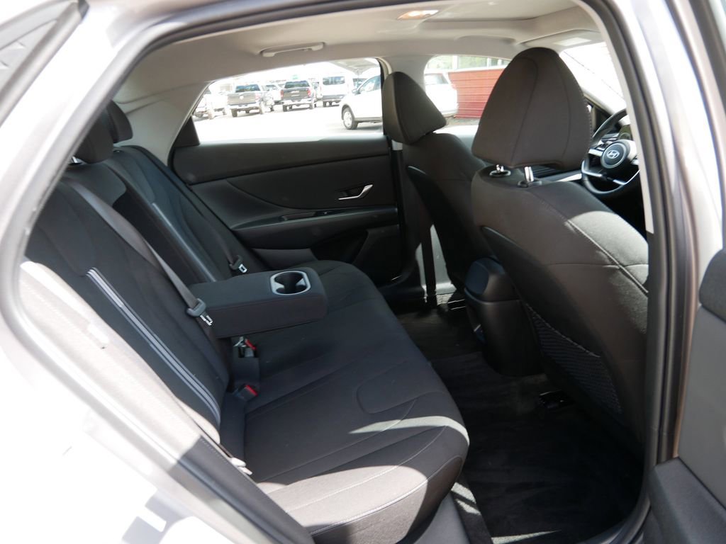 Used 2025 Hyundai Elantra SEL FWD image 9