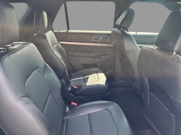 Certified 2018 Ford Explorer XLT w/ Equipment Group 202A AWD/4WD image 10