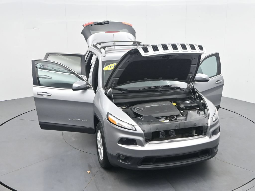 Used 2017 Jeep Cherokee Latitude w/ Trailer Tow Group AWD/4WD image 40