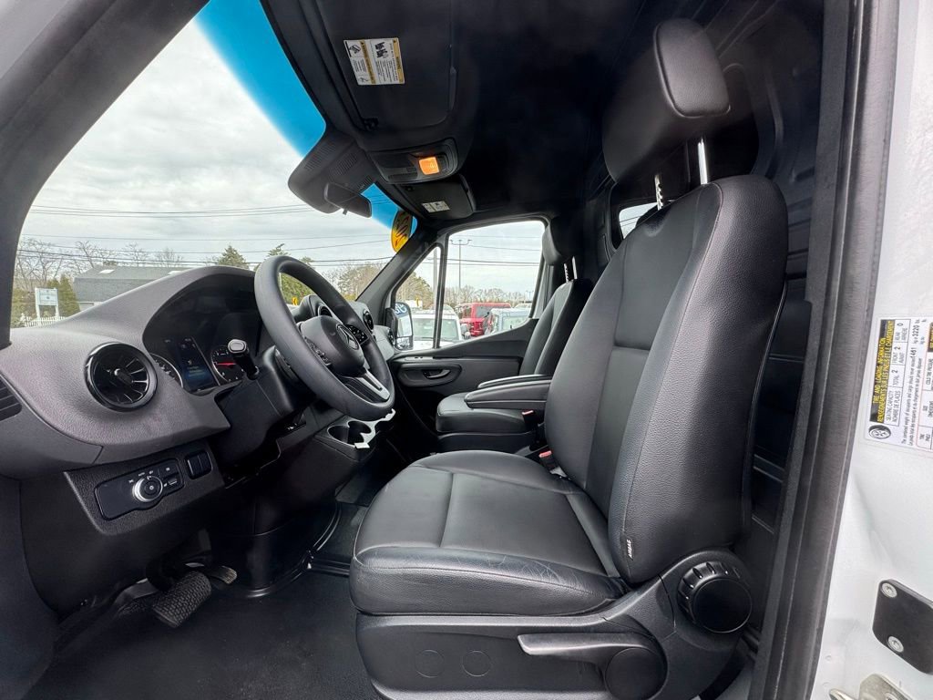 Used 2023 Mercedes-Benz Sprinter 2500 image 12