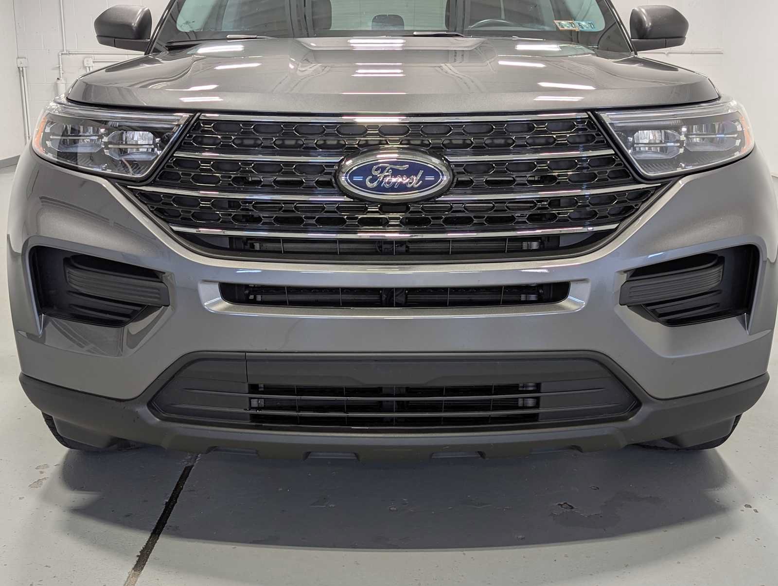 Certified 2023 Ford Explorer XLT AWD/4WD image 2