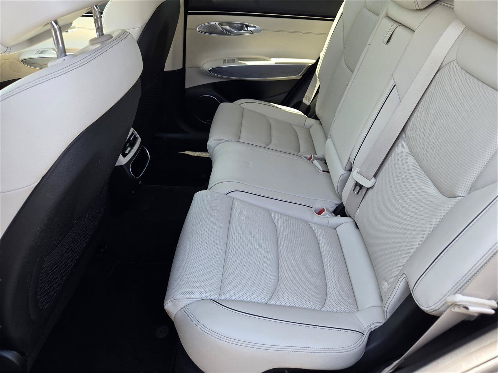 Used 2022 Genesis GV70 2.5T w/ Advanced Package AWD/4WD image 28