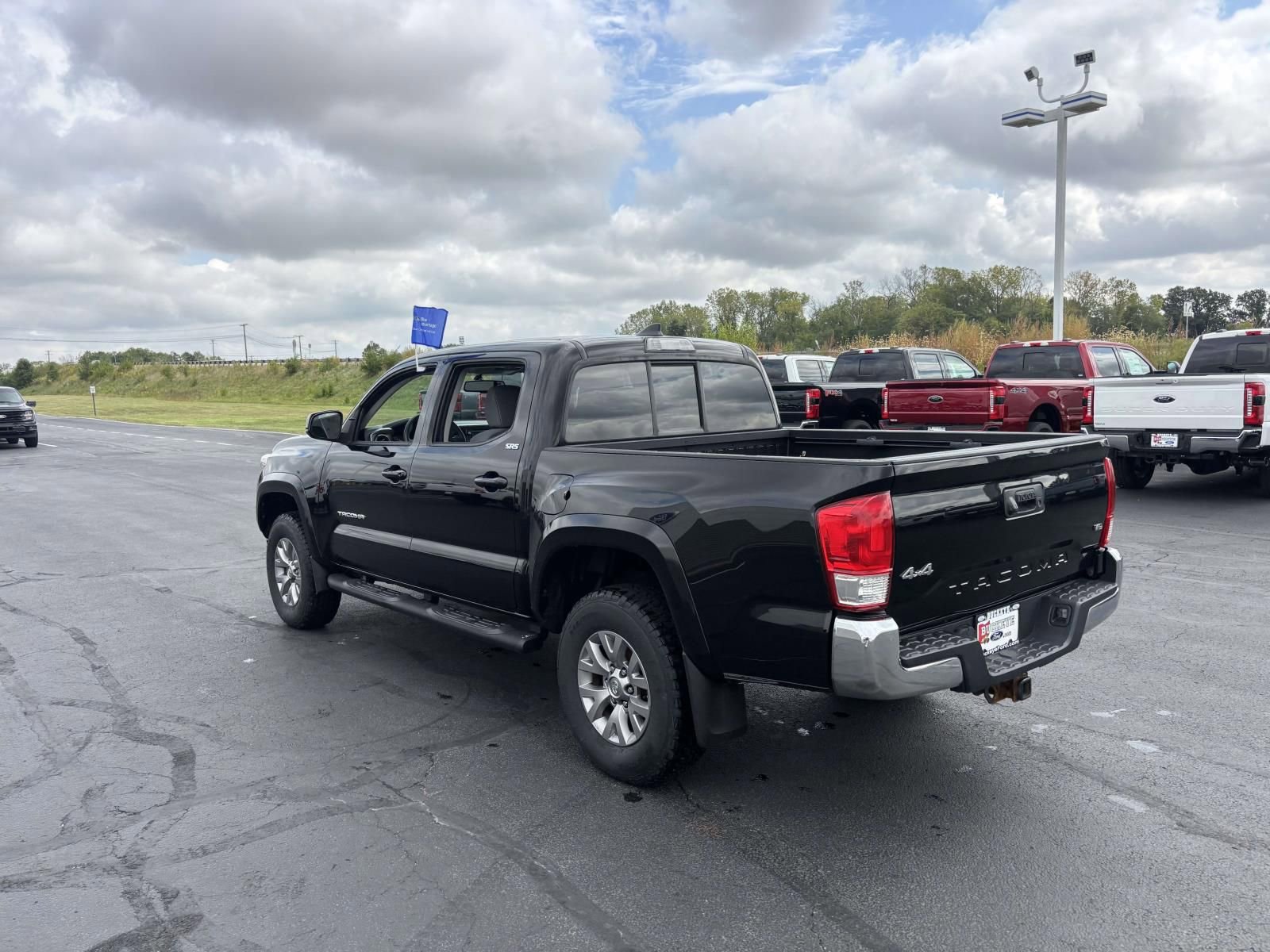 Used 2017 Toyota Tacoma SR5 image 7