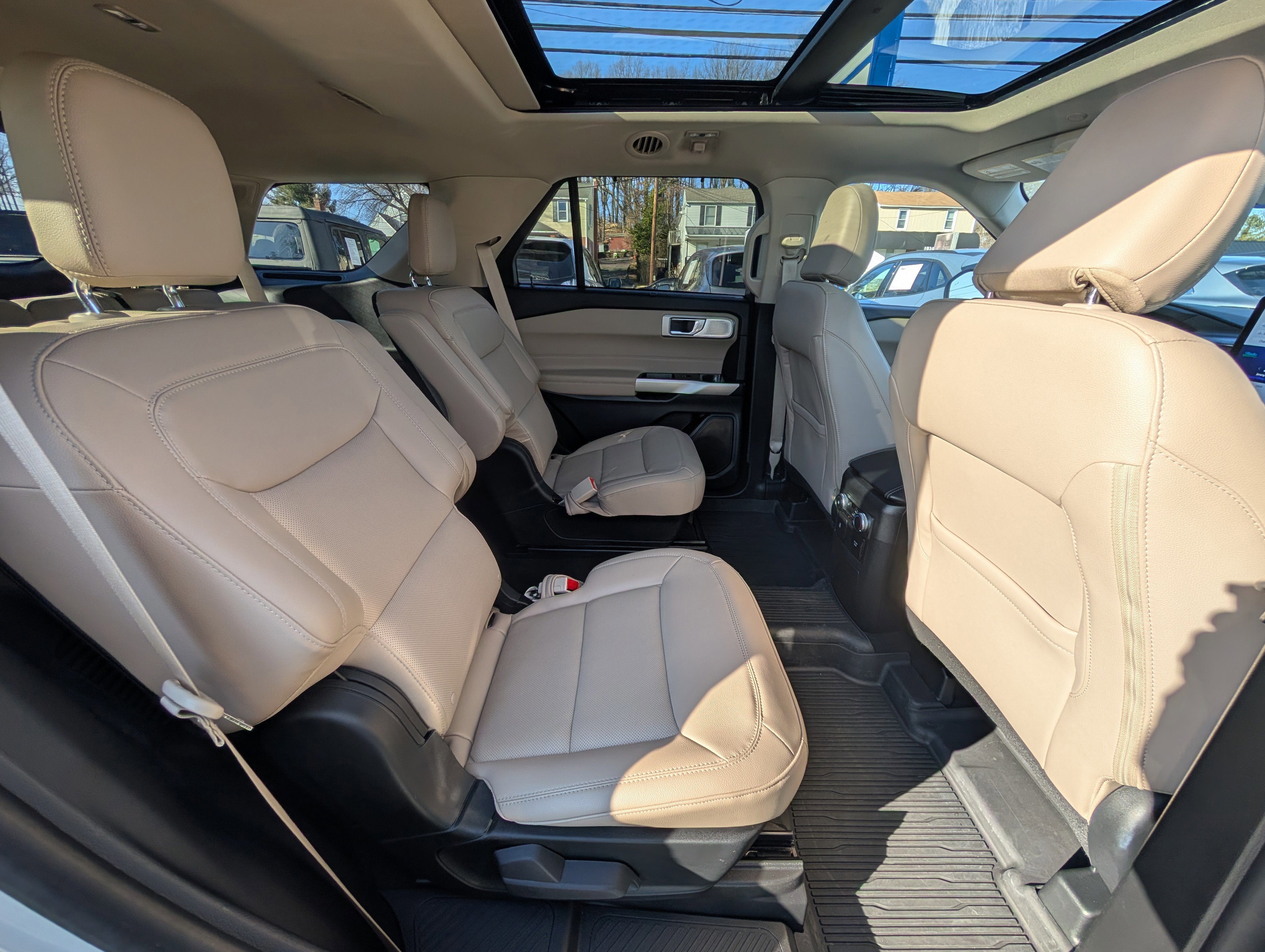 Certified 2023 Ford Explorer Limited w/ Limited Technology Package image 13