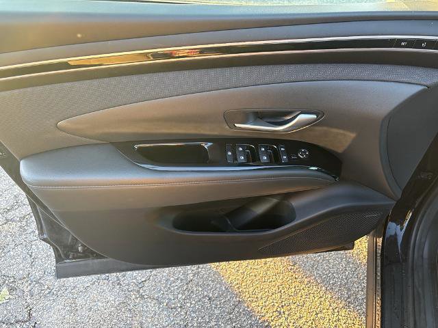 Used 2023 Hyundai Tucson Limited image 11