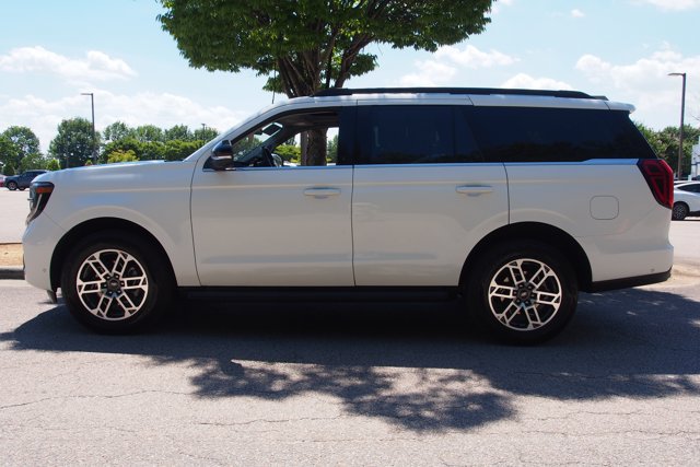 Certified 2025 Ford Expedition Active AWD/4WD image 4