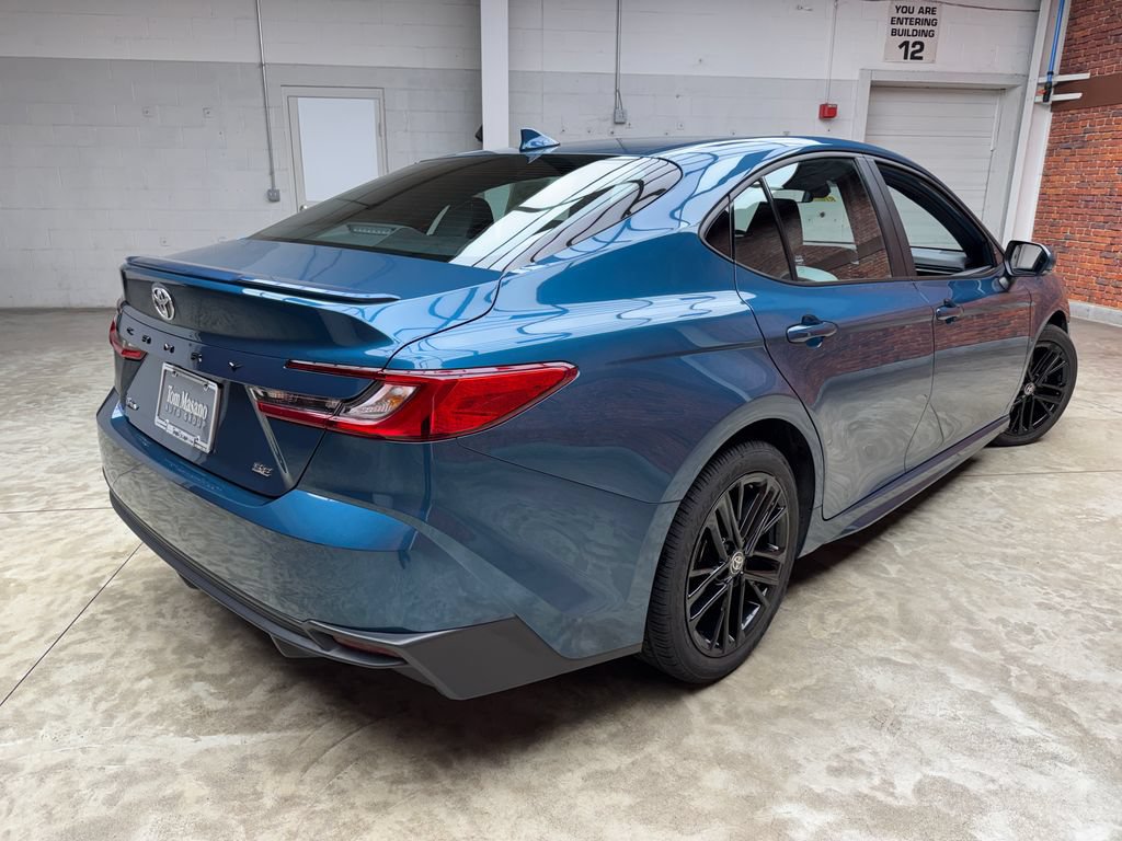 Used 2025 Toyota Camry SE FWD image 5