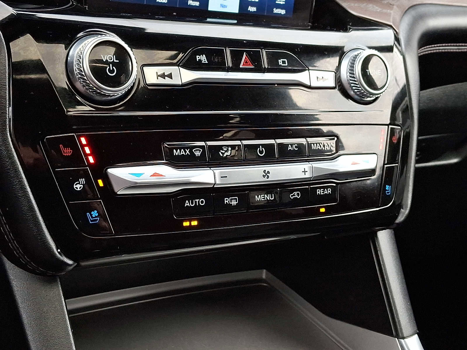 Certified 2023 Ford Explorer Platinum w/ Technology Package image 18