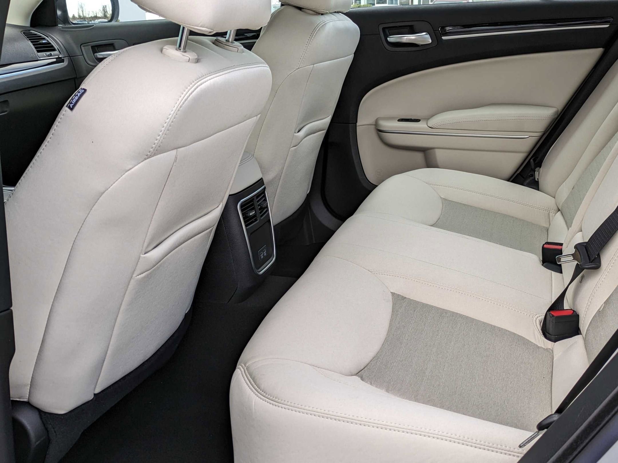 Used 2023 Chrysler 300 Touring w/ Sport Appearance Package image 27