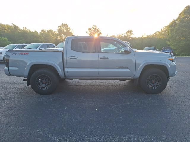 Used 2020 Toyota Tacoma TRD Sport w/ TRD Premium Sport Package AWD/4WD image 2