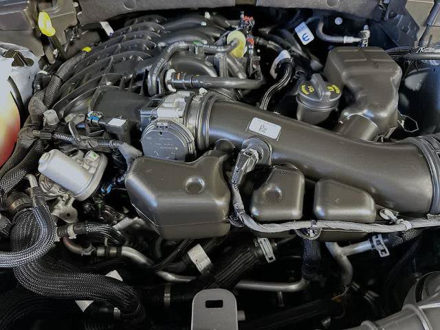 Used 2025 Jeep Grand Cherokee Altitude AWD/4WD image 9