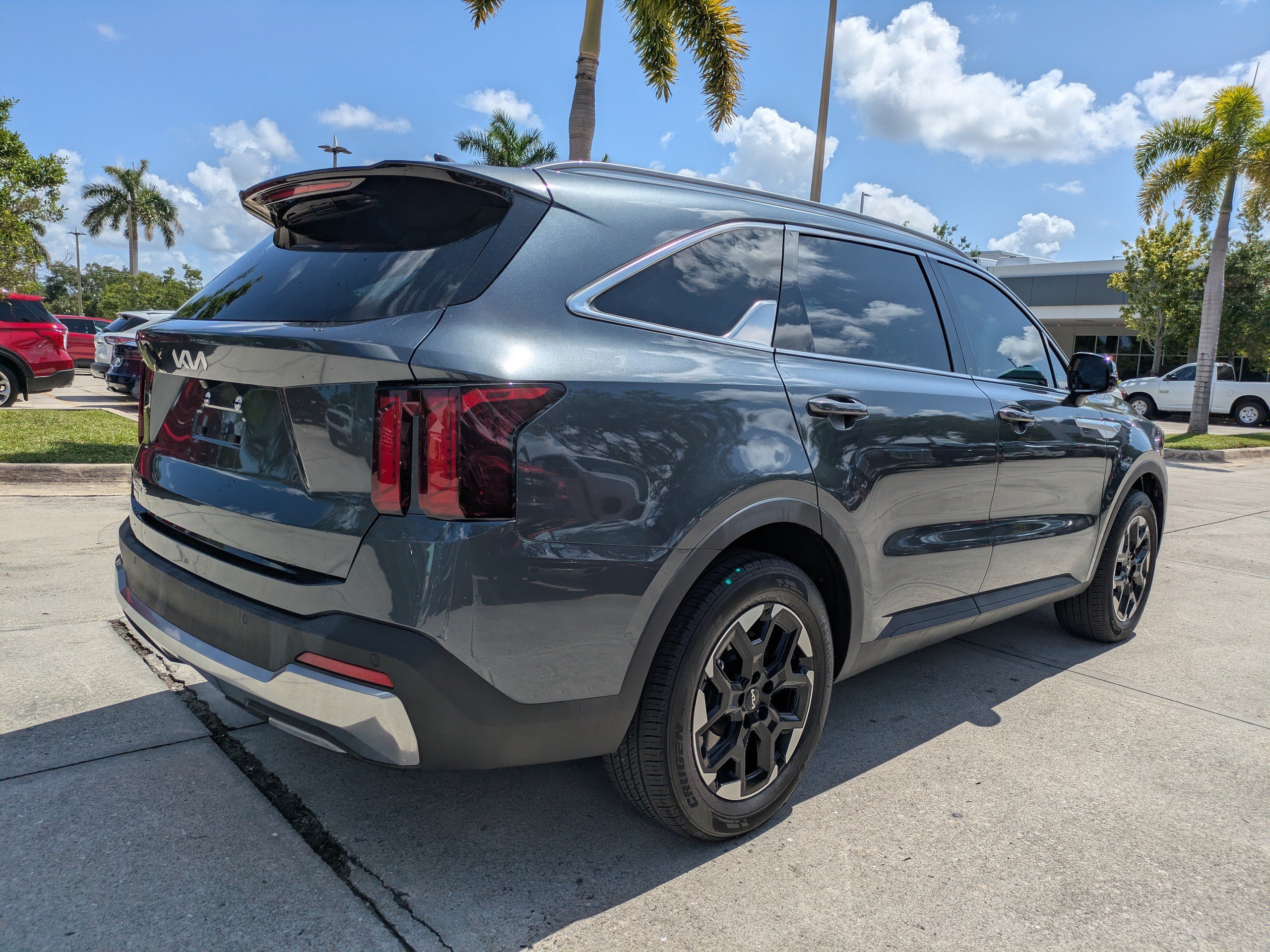 Used 2024 Kia Sorento S FWD image 4