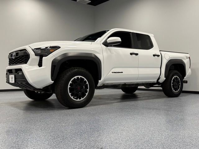 Used 2024 Toyota Tacoma TRD Off-Road AWD/4WD image 5