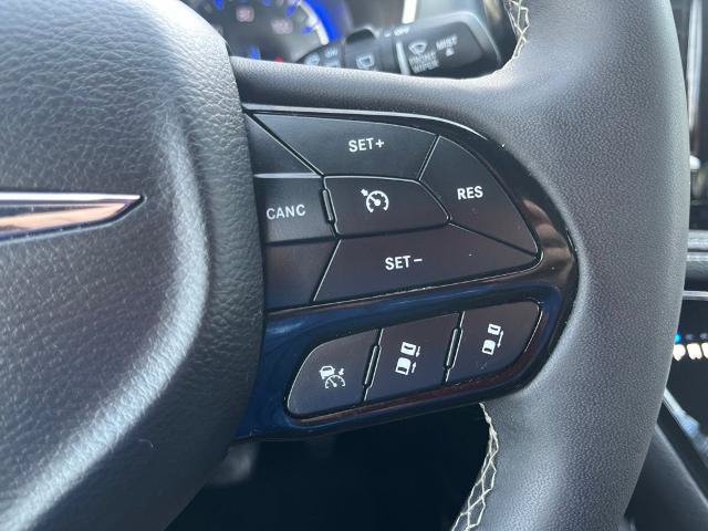 Used 2025 Chrysler Pacifica Limited FWD image 28