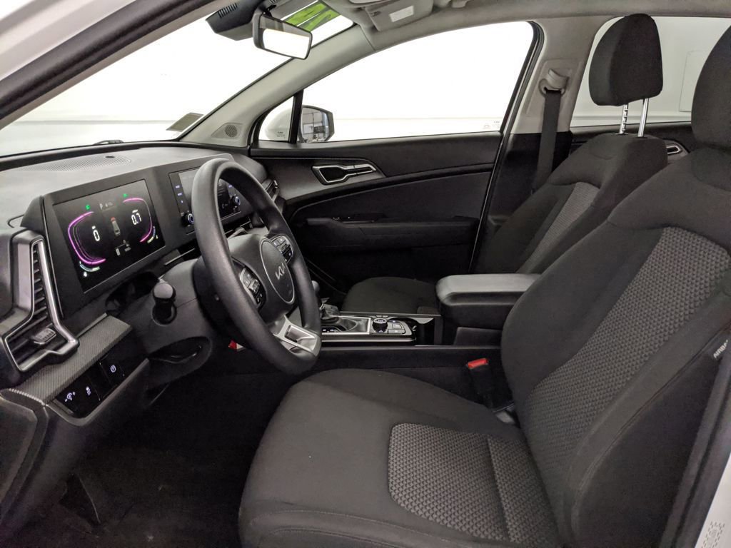 Used 2024 Kia Sportage LX image 16