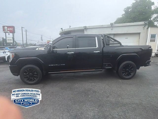 Used 2021 GMC Sierra 2500 Denali w/ Denali Black Diamond Edition AWD/4WD image 2