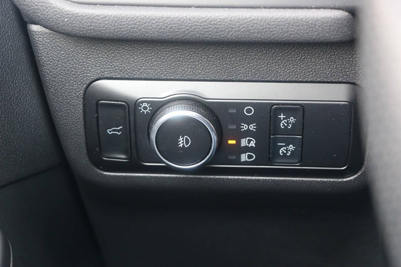Certified 2025 Ford Escape ST-Line Select AWD/4WD image 30