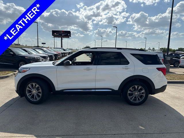 Certified 2023 Ford Explorer XLT w/ Equipment Group 202A AWD/4WD image 3