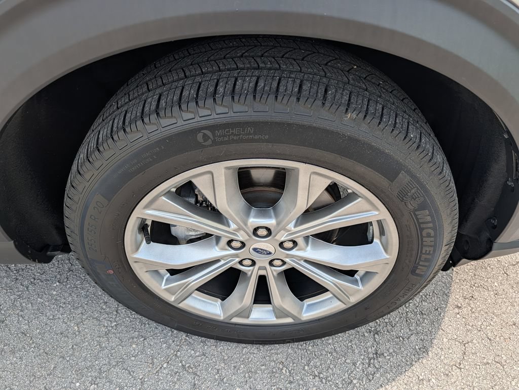 Certified 2023 Ford Explorer XLT w/ Equipment Group 202A AWD/4WD image 31