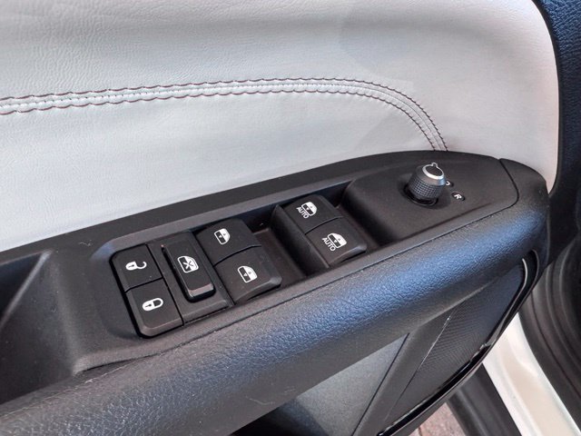 Used 2023 Jeep Compass Limited AWD/4WD image 10