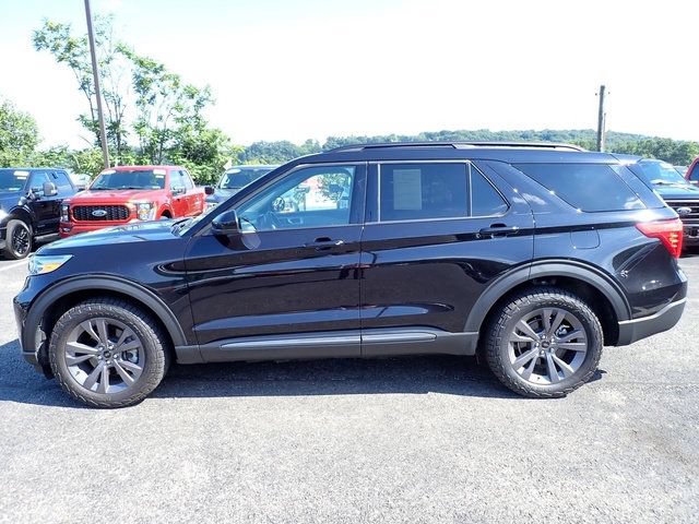 Certified 2024 Ford Explorer XLT w/ Equipment Group 202A AWD/4WD image 2