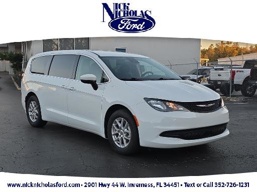 Used 2023 Chrysler Voyager LX image 1