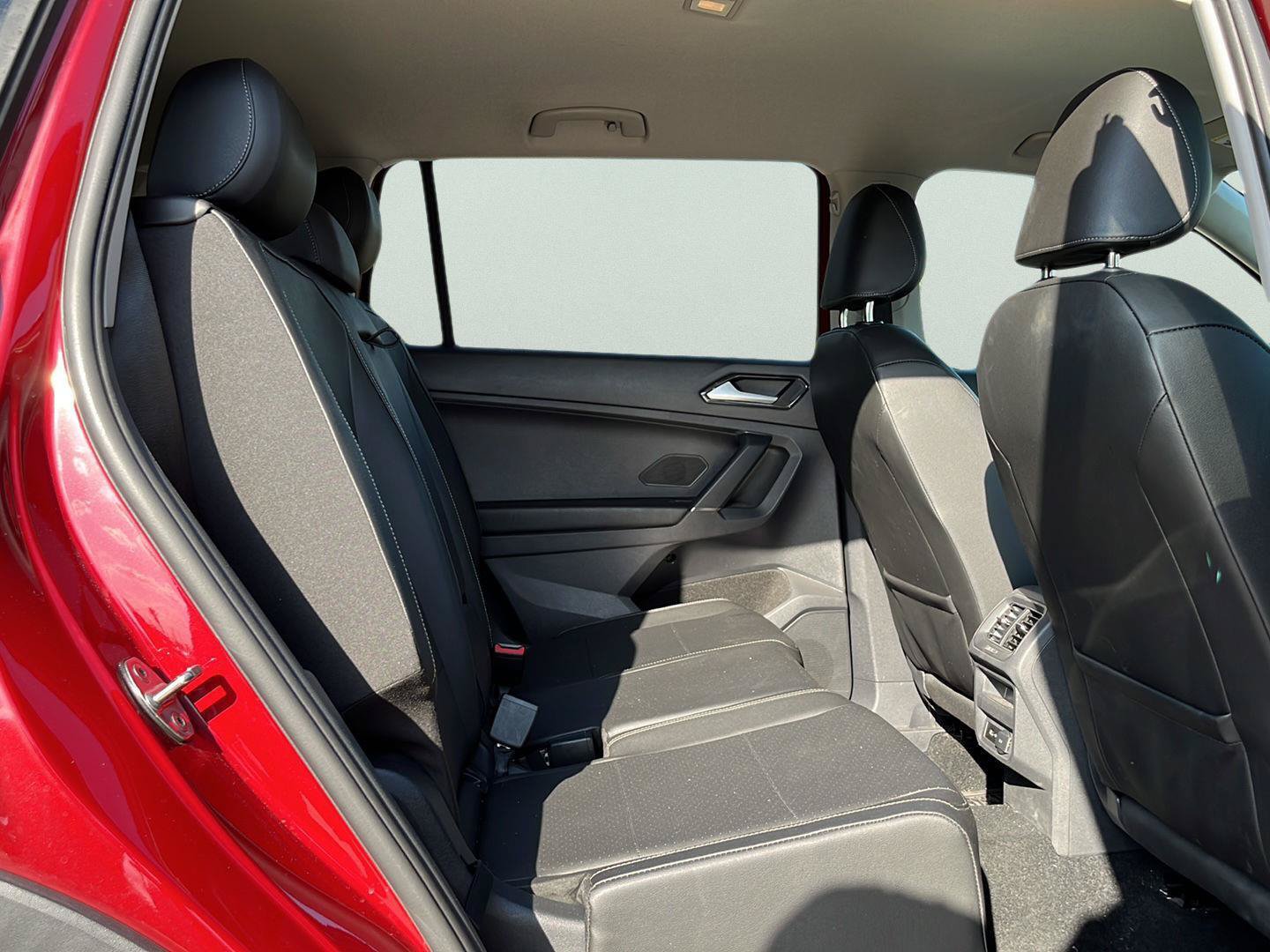 Used 2018 Volkswagen Tiguan SE FWD image 14