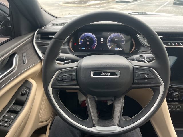 Used 2024 Jeep Grand Cherokee L Limited image 31