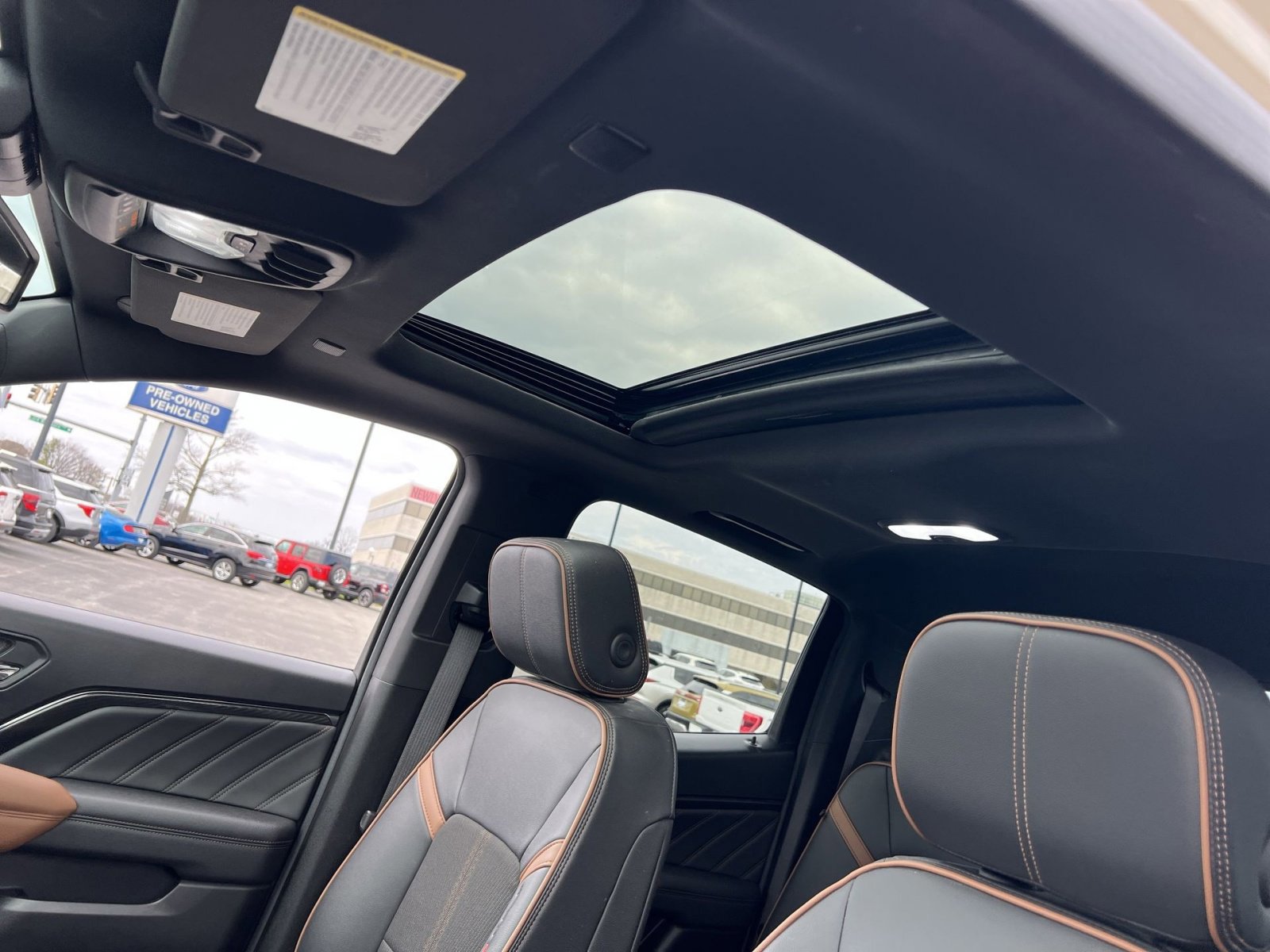 Used 2023 GMC Canyon AT4 image 24