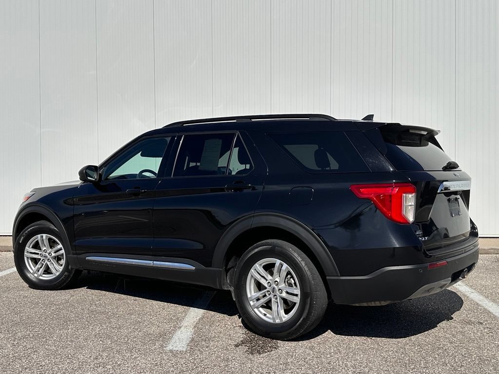 Certified 2022 Ford Explorer XLT w/ Equipment Group 202A AWD/4WD image 3